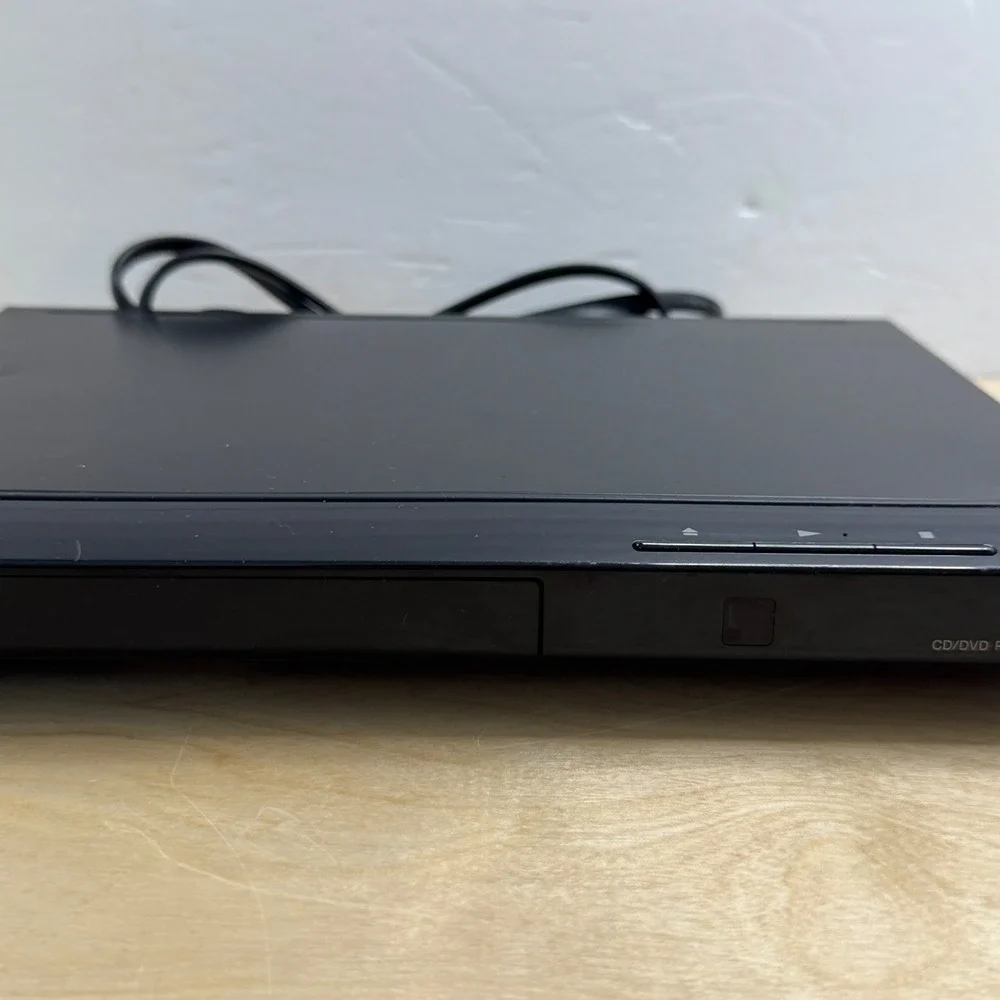Sony DVP-SR210P CD DVD Player Black with Remote RMT-D197A and AV Cables